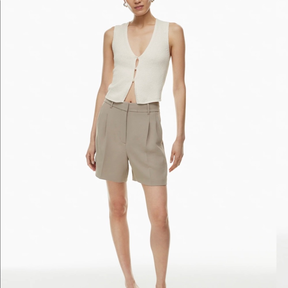 Aritzia effortless shorts
